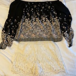 Lg but fits like a Med. Floral off the shoulder